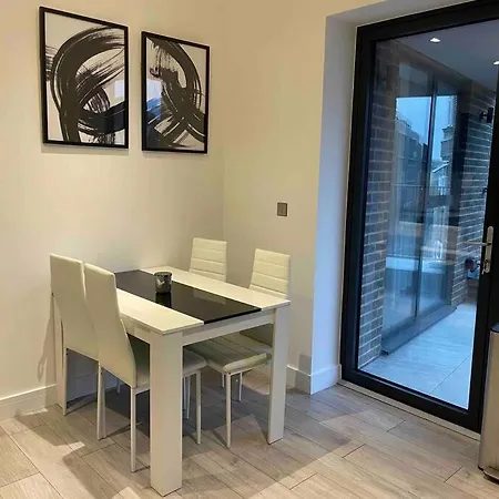 Stylish And Cosy 2 Bedroom Flat In Croydon Exterior photo
