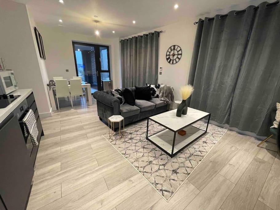 Apartment Stylish And Cosy 2 Bedroom Flat In