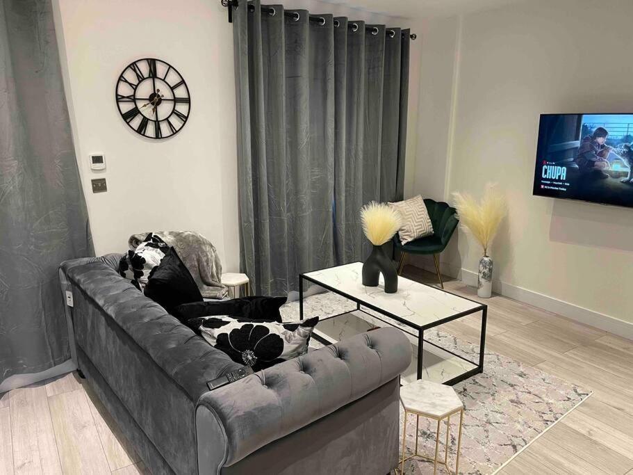 Apartment Stylish And Cosy 2 Bedroom Flat In