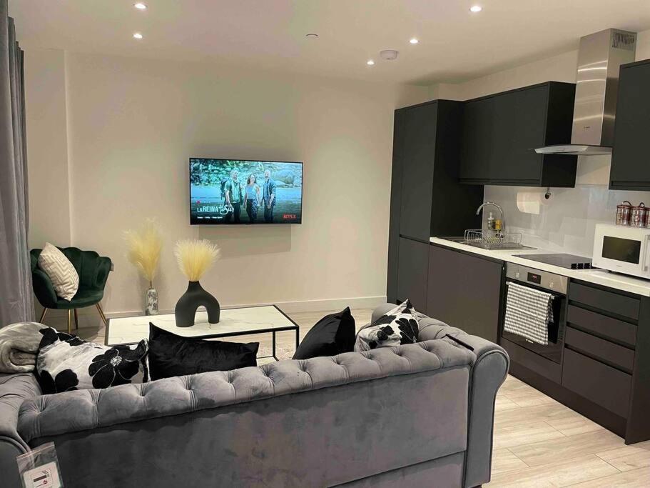 Stylish And Cosy 2 Bedroom Flat In Apartment