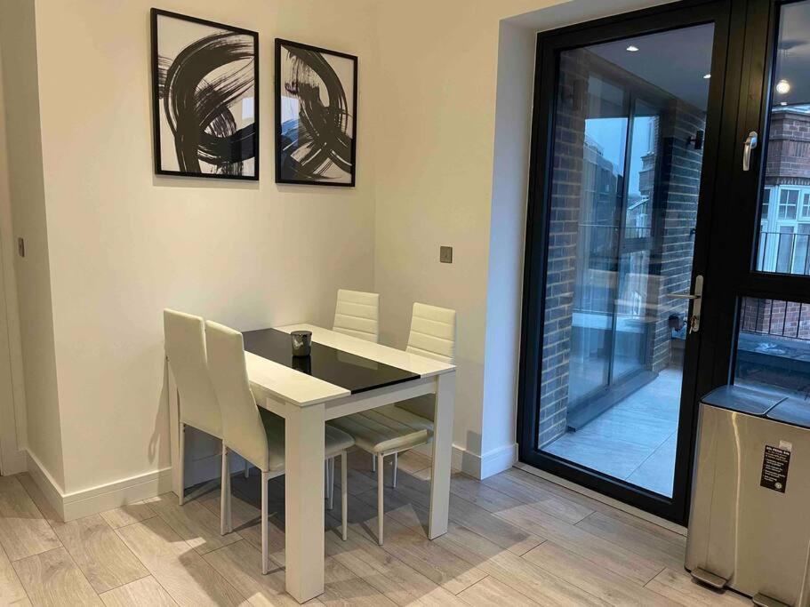Stylish And Cosy 2 Bedroom Flat In * Croydon