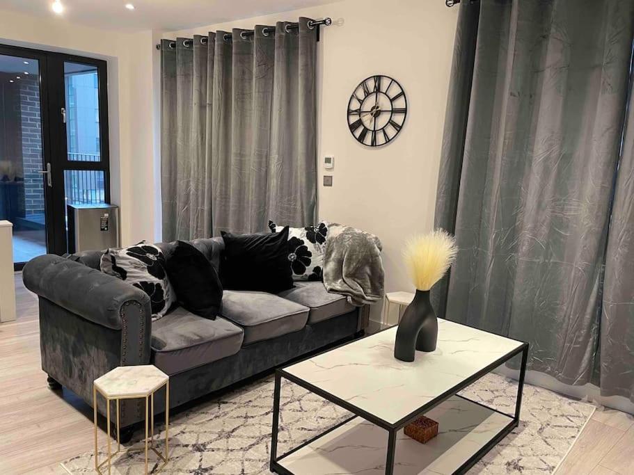 Stylish And Cosy 2 Bedroom Flat In *